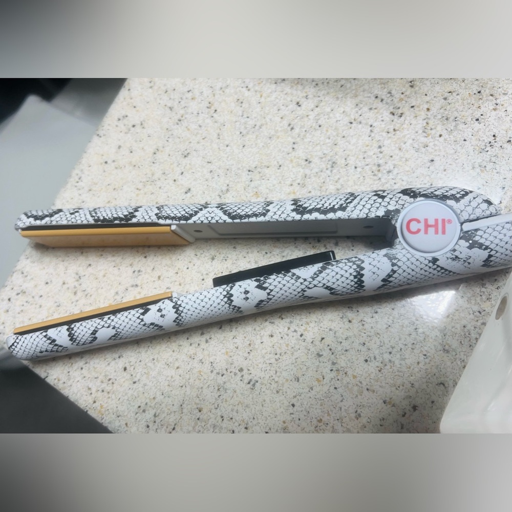 Chi Pretty Python Hair Straightener - Picture 2 of 3